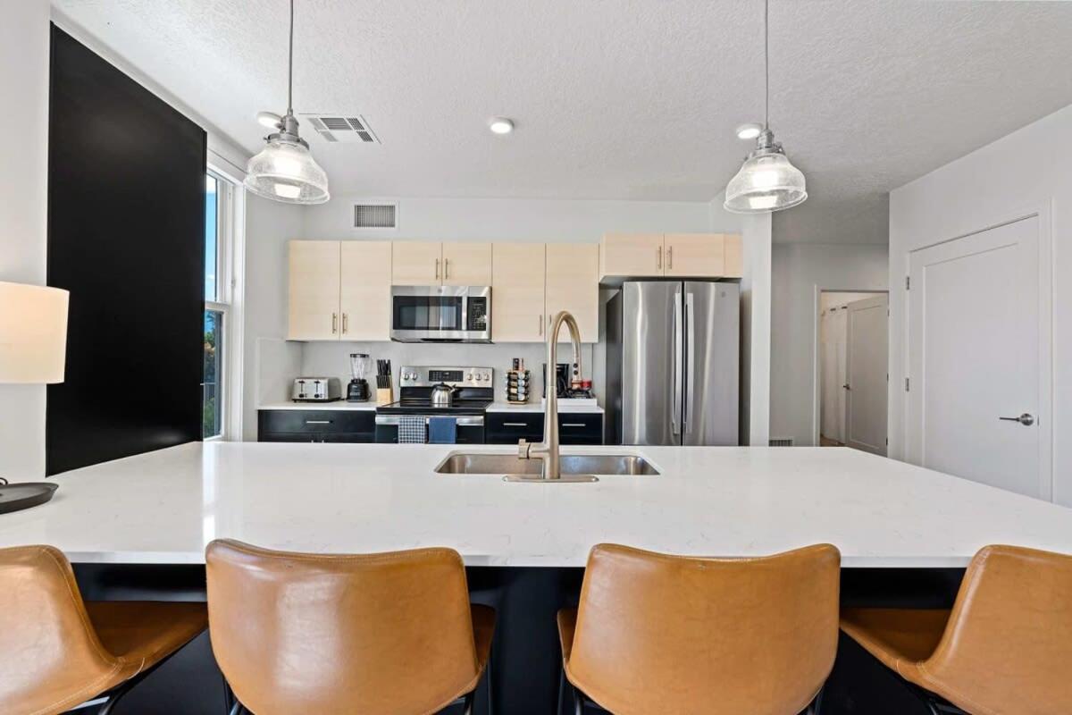 Апартаменти 2Br Luxury Urban Escape Balcony & Fitness Center Солт-Лейк-Сіті Екстер'єр фото
